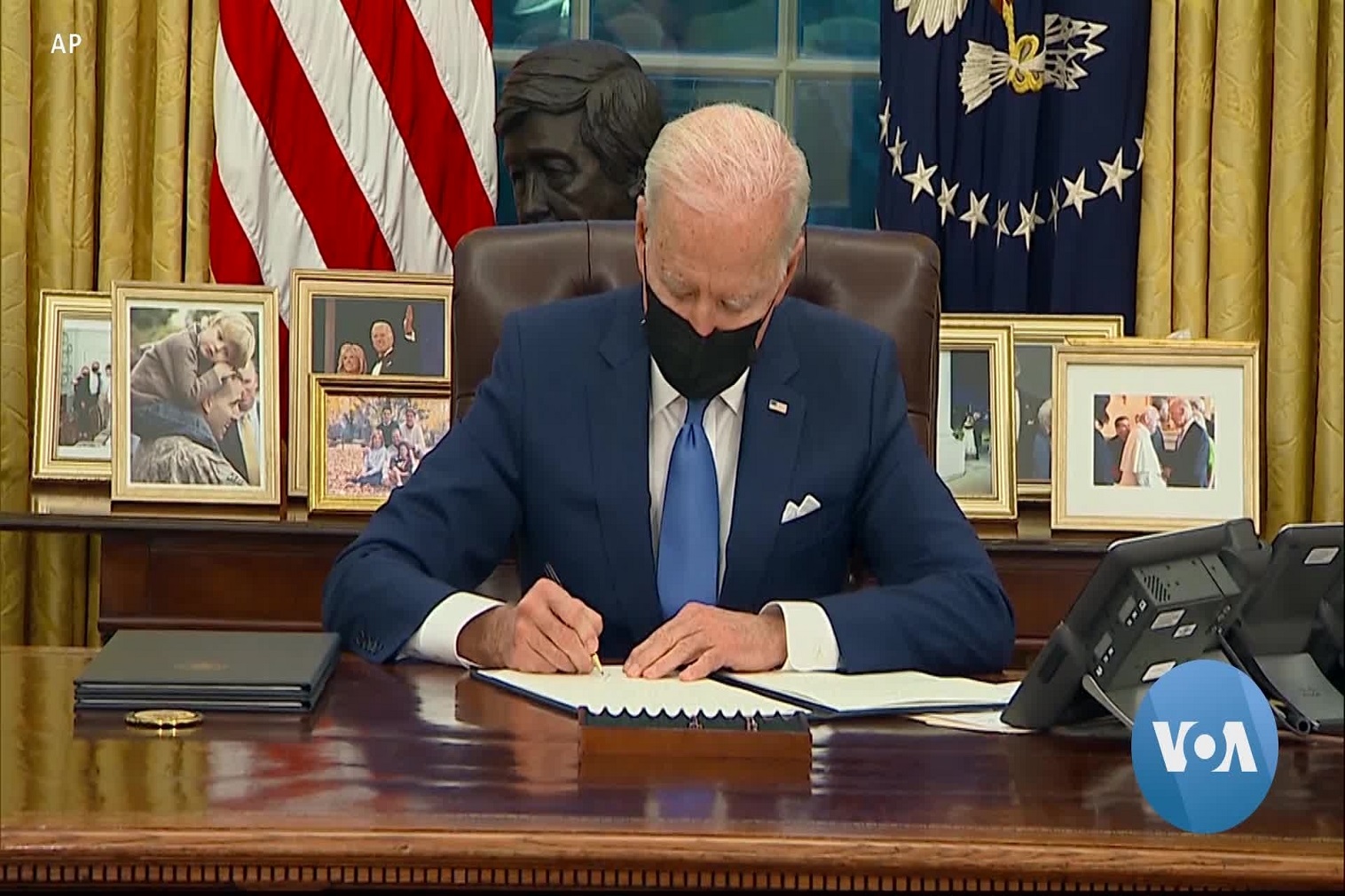 Biden Signs Executive Orders Reversing Trump Immigration Policies